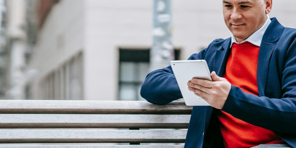 This guide shows nine practical ways to find genuinely funny books on Google Play Books without guessing or wasting money. It explains how to use the store's ge...