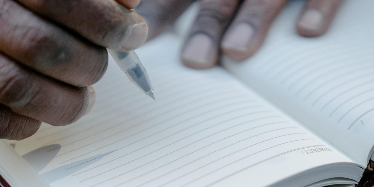 This guide gives a practical, reader-focused roadmap to Sandra Brown's vast backlist, listing her novels in chronological order from her early 1980s romances th...
