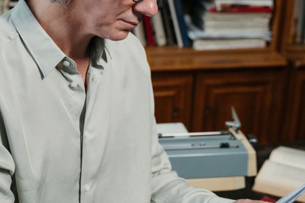 This article explains why Ray Bradbury is a useful author for readers who want smart, subtle humor rather than outright comedy. It breaks down the kinds of wit...